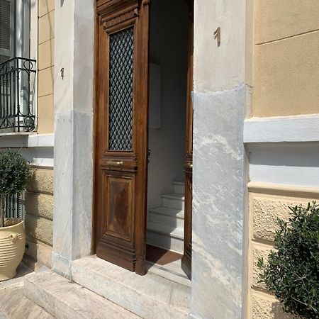 Neoclassical House In Plaka, Athensアパートメント エクステリア 写真