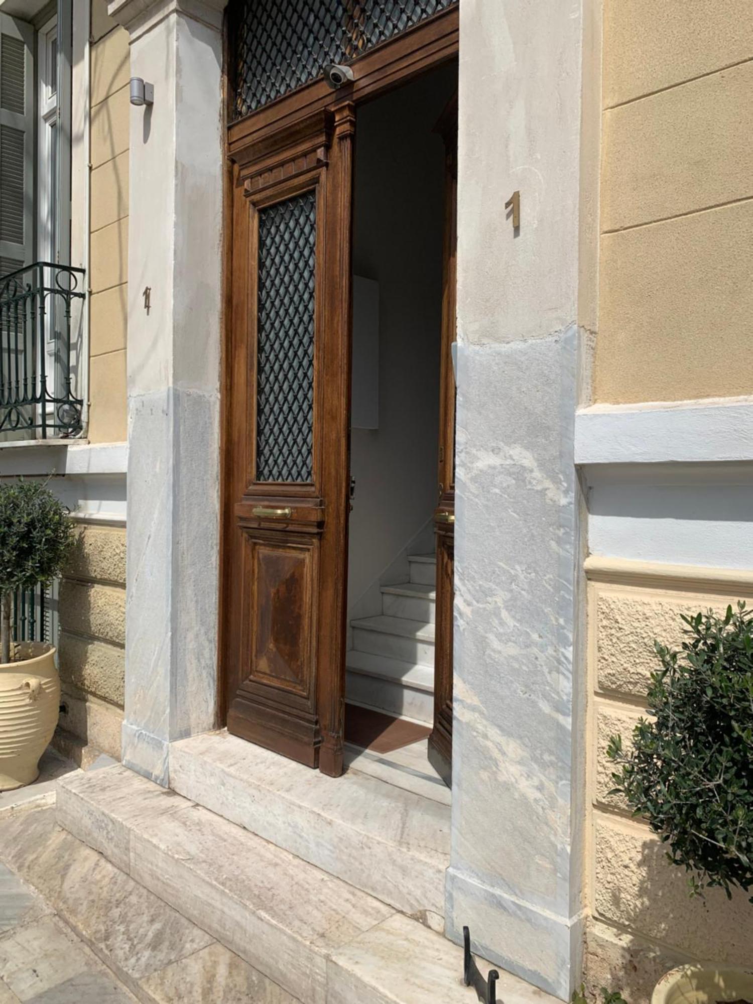 Neoclassical House In Plaka, Athensアパートメント エクステリア 写真