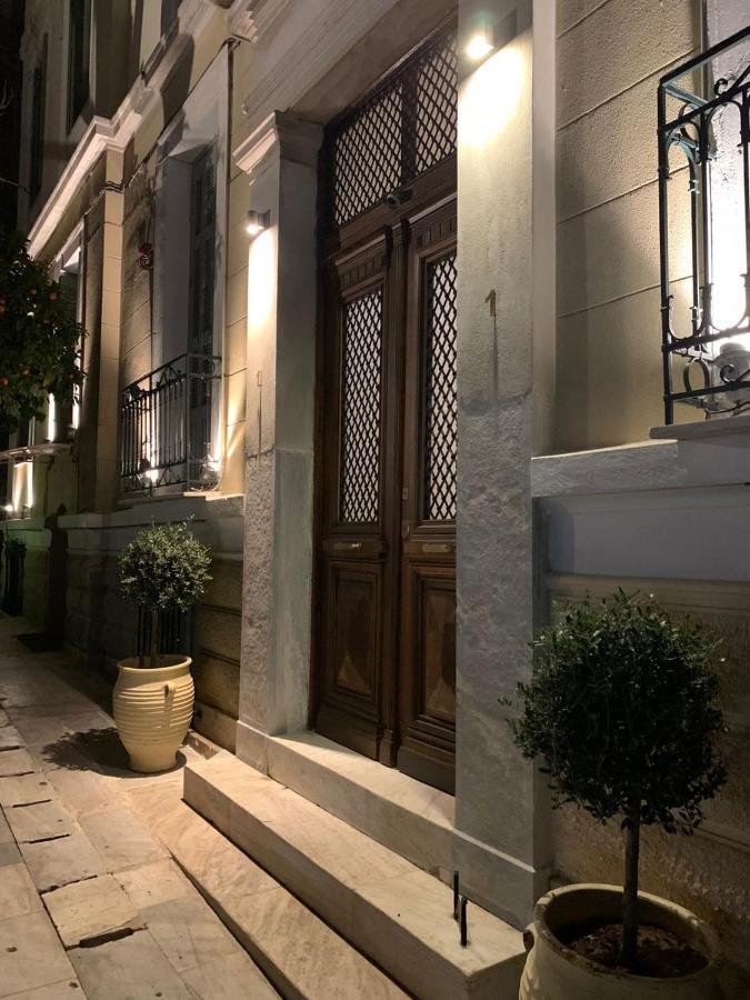 Neoclassical House In Plaka, Athensアパートメント エクステリア 写真