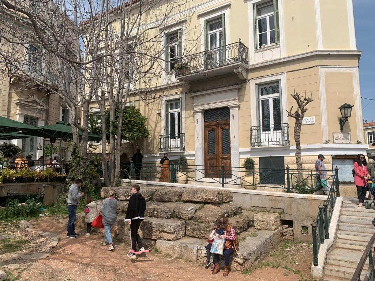 Neoclassical House In Plaka, Athensアパートメント エクステリア 写真